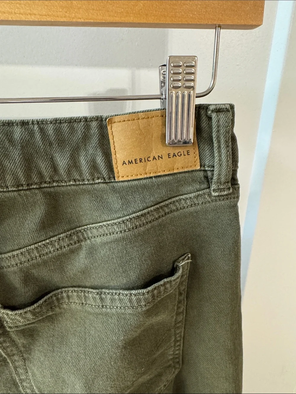 American Eagle Low Rise Baggy Wide Leg Olive Jeans 26x30